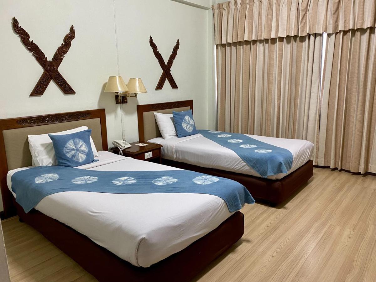 Maeyom Palace Hotel Phrae Esterno foto