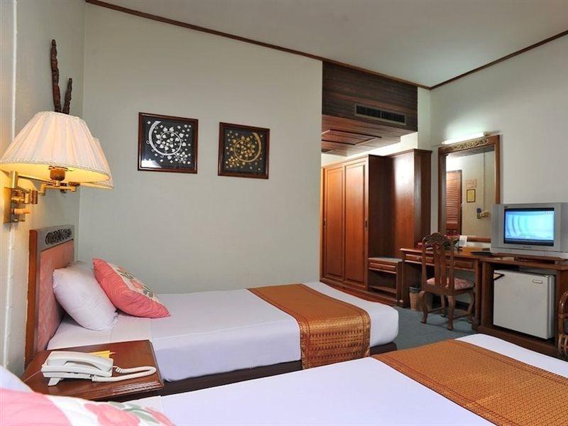 Maeyom Palace Hotel Phrae Esterno foto