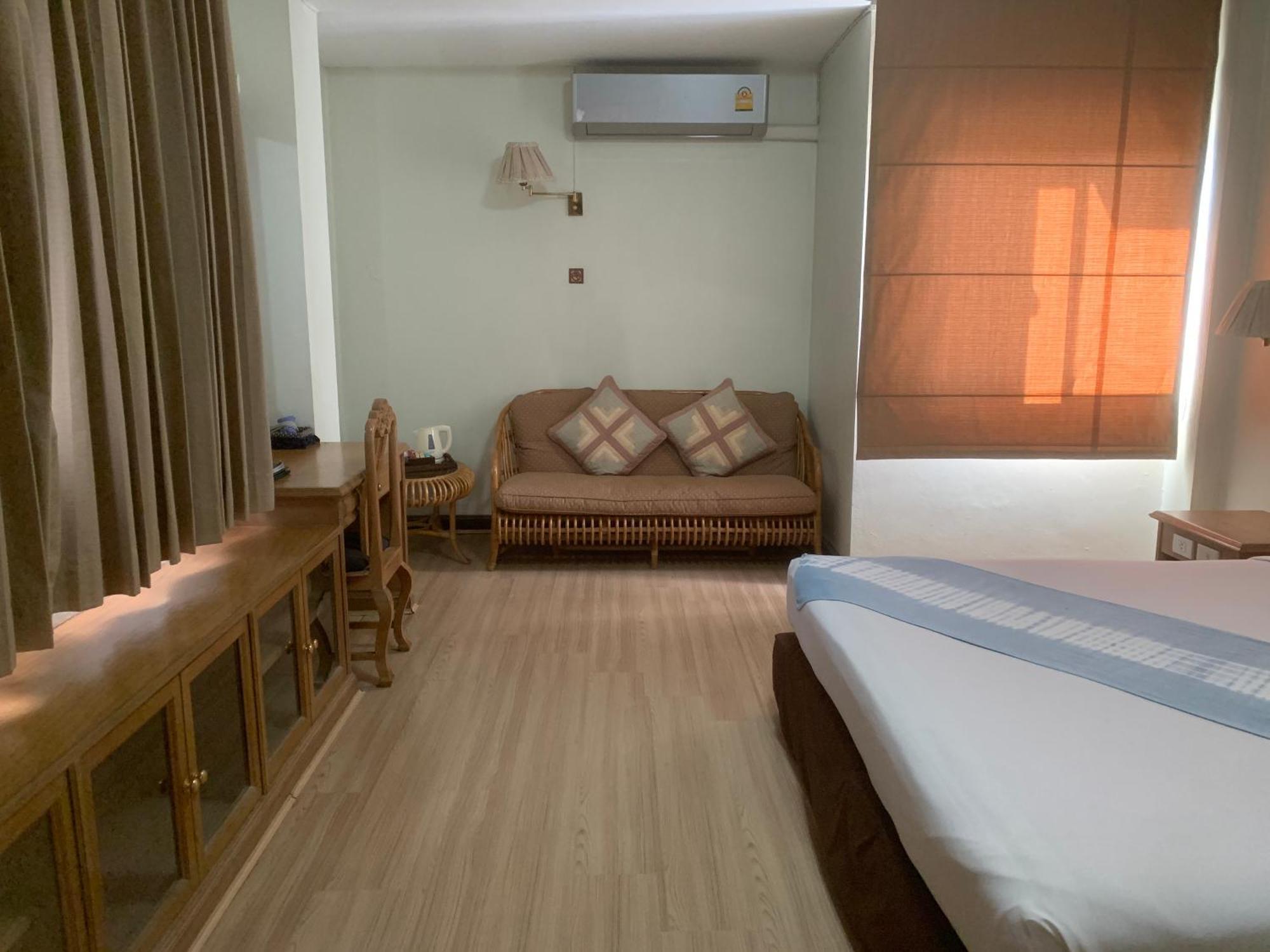 Maeyom Palace Hotel Phrae Esterno foto