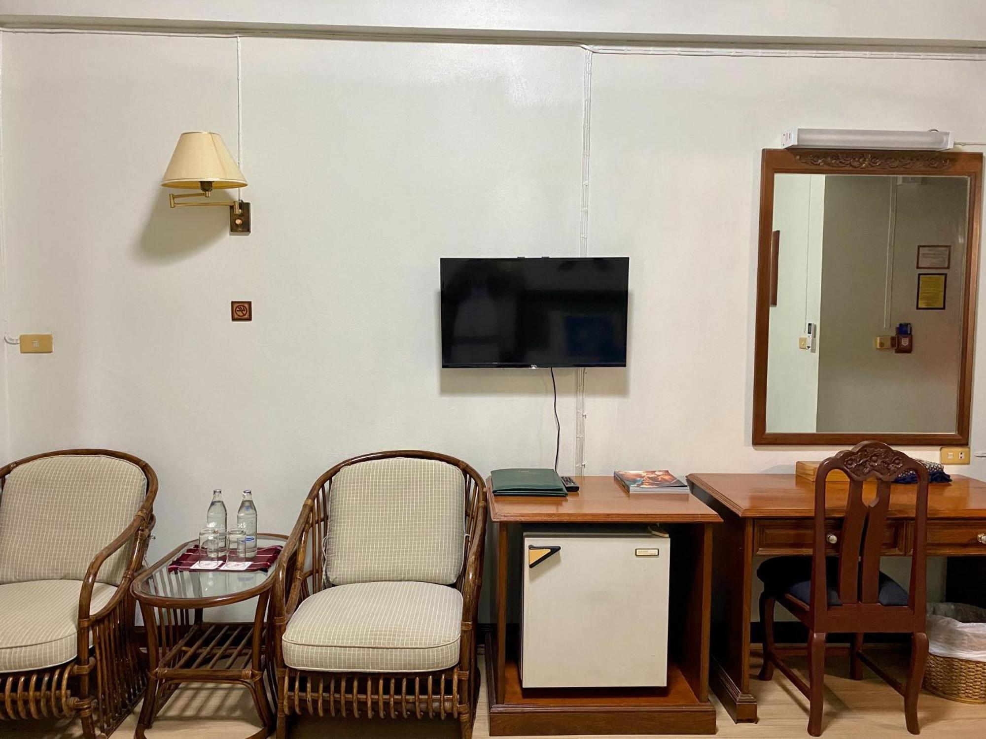 Maeyom Palace Hotel Phrae Esterno foto