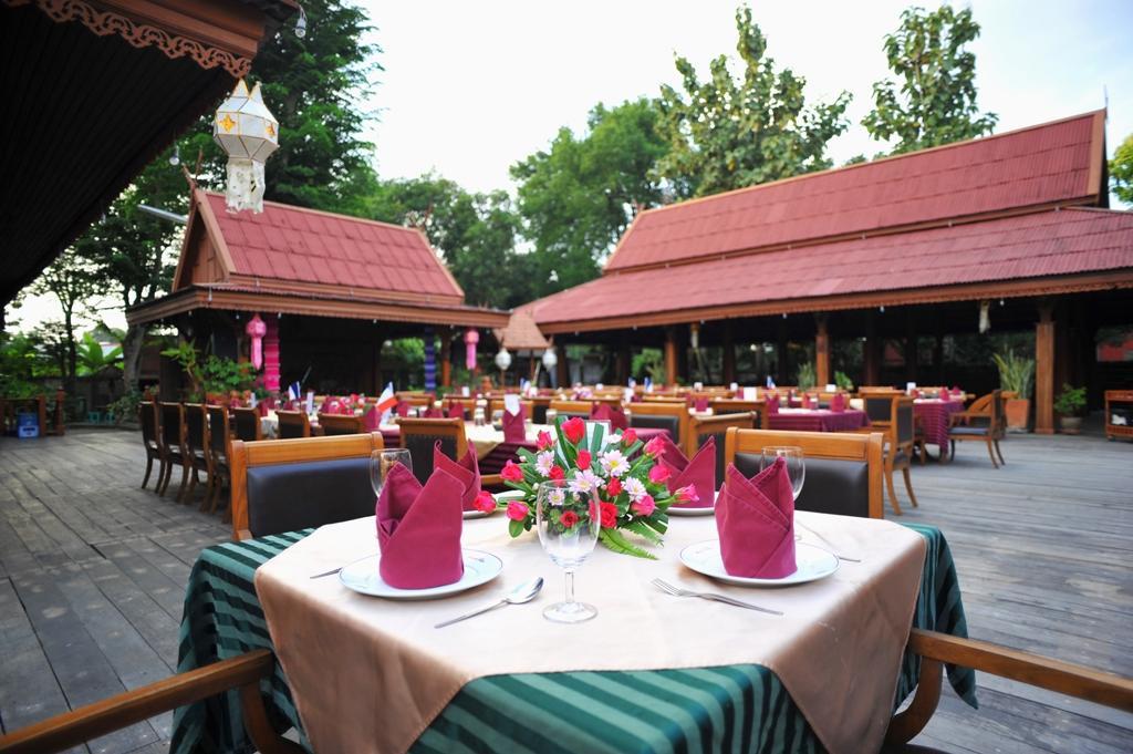 Maeyom Palace Hotel Phrae Esterno foto