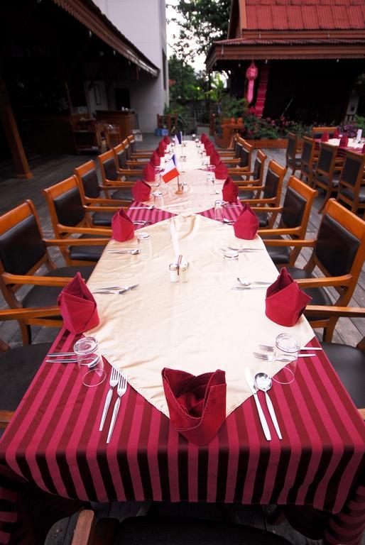 Maeyom Palace Hotel Phrae Esterno foto