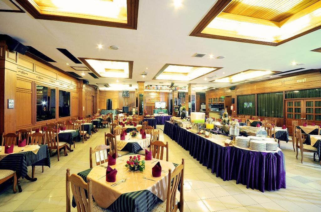 Maeyom Palace Hotel Phrae Esterno foto