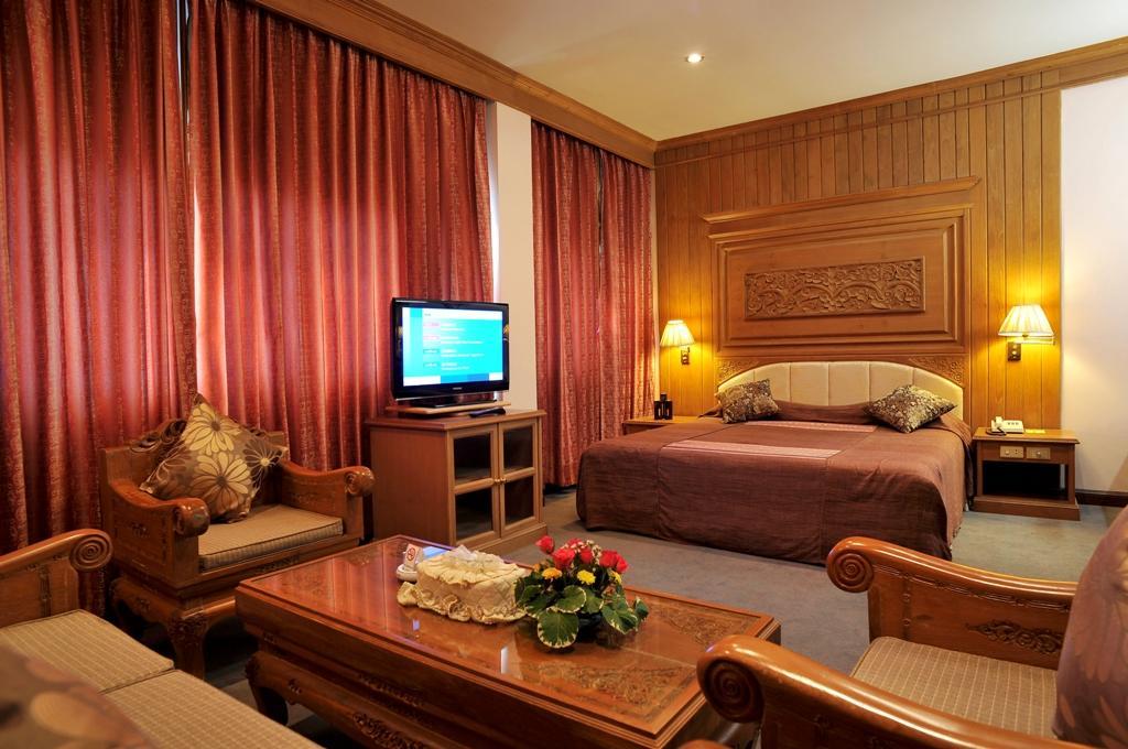 Maeyom Palace Hotel Phrae Esterno foto