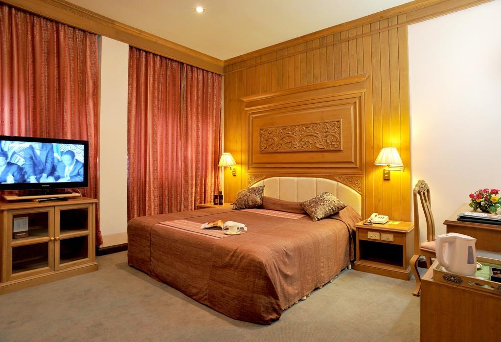 Maeyom Palace Hotel Phrae Esterno foto