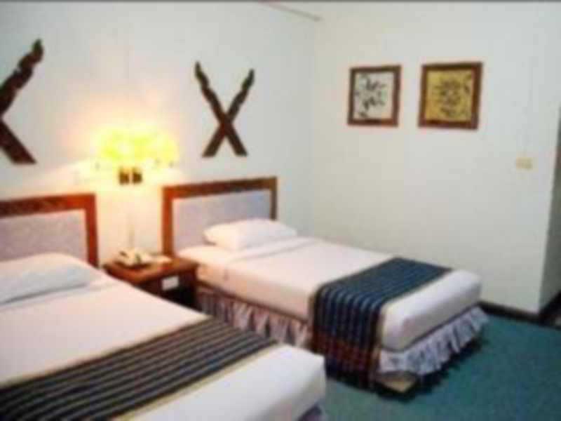 Maeyom Palace Hotel Phrae Esterno foto
