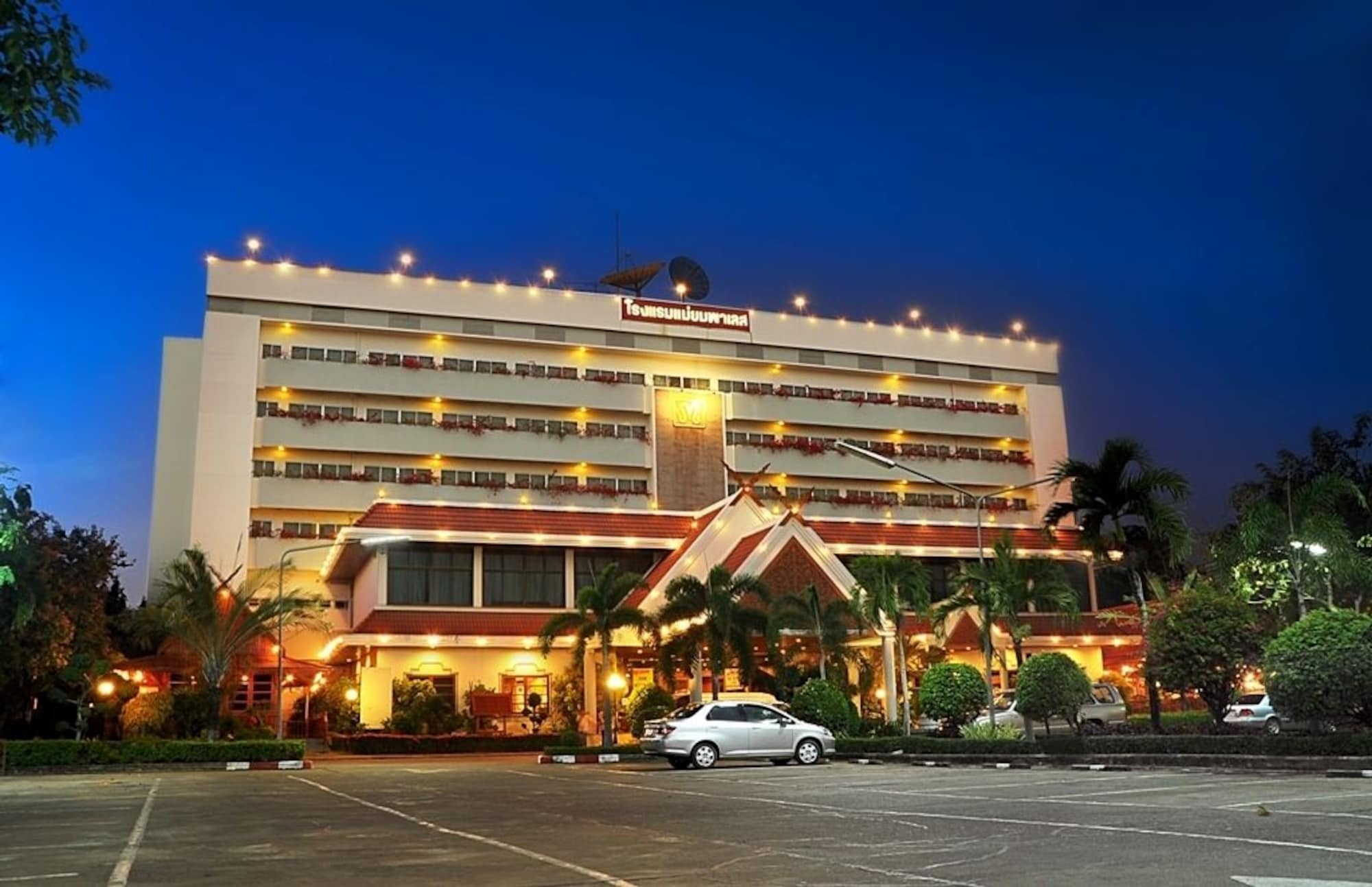 Maeyom Palace Hotel Phrae Esterno foto